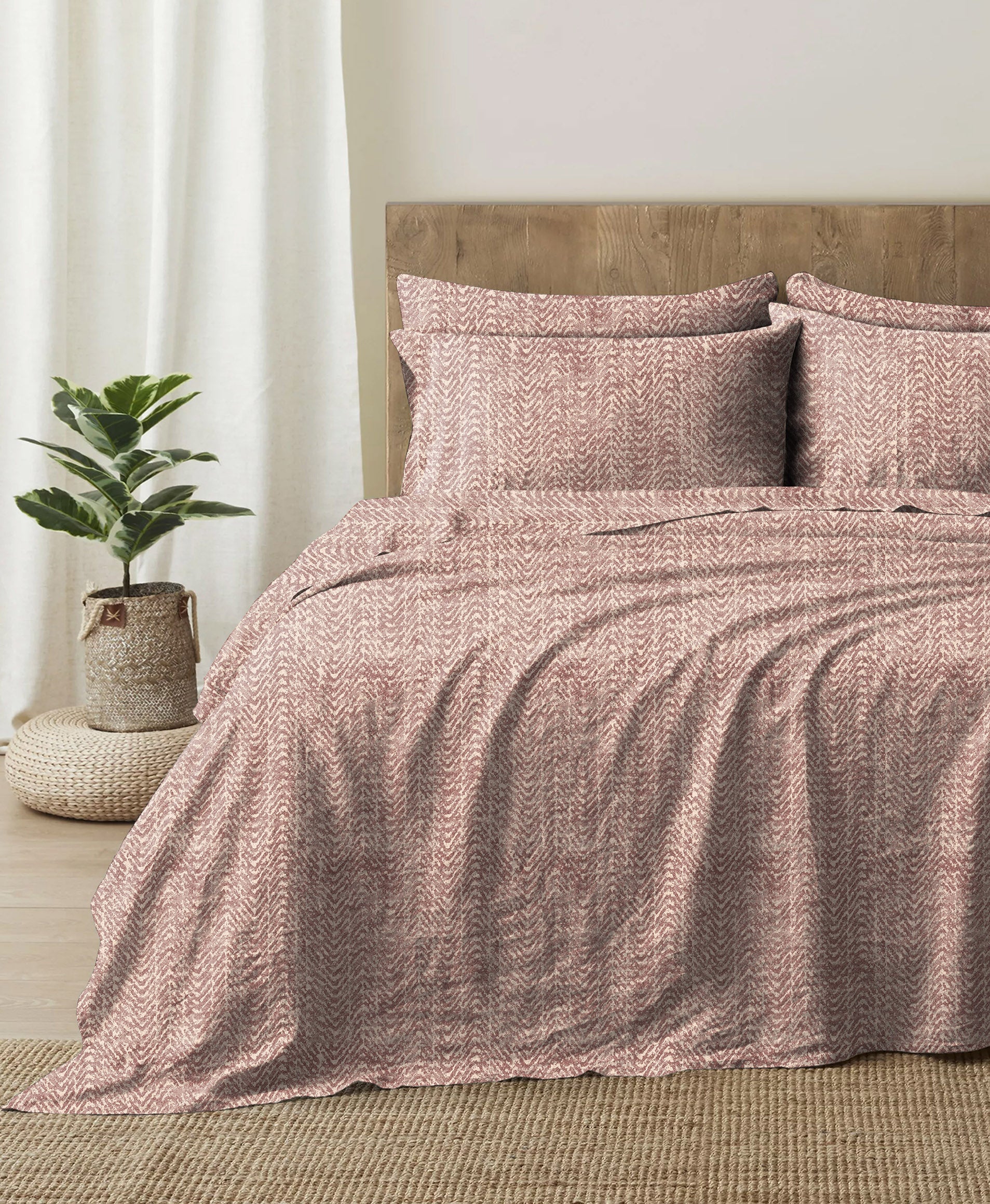 Casableu Microfiber Turin M-Pink Bedcover for Double Bed with 2 Pillow Covers King Size (104" X 90")