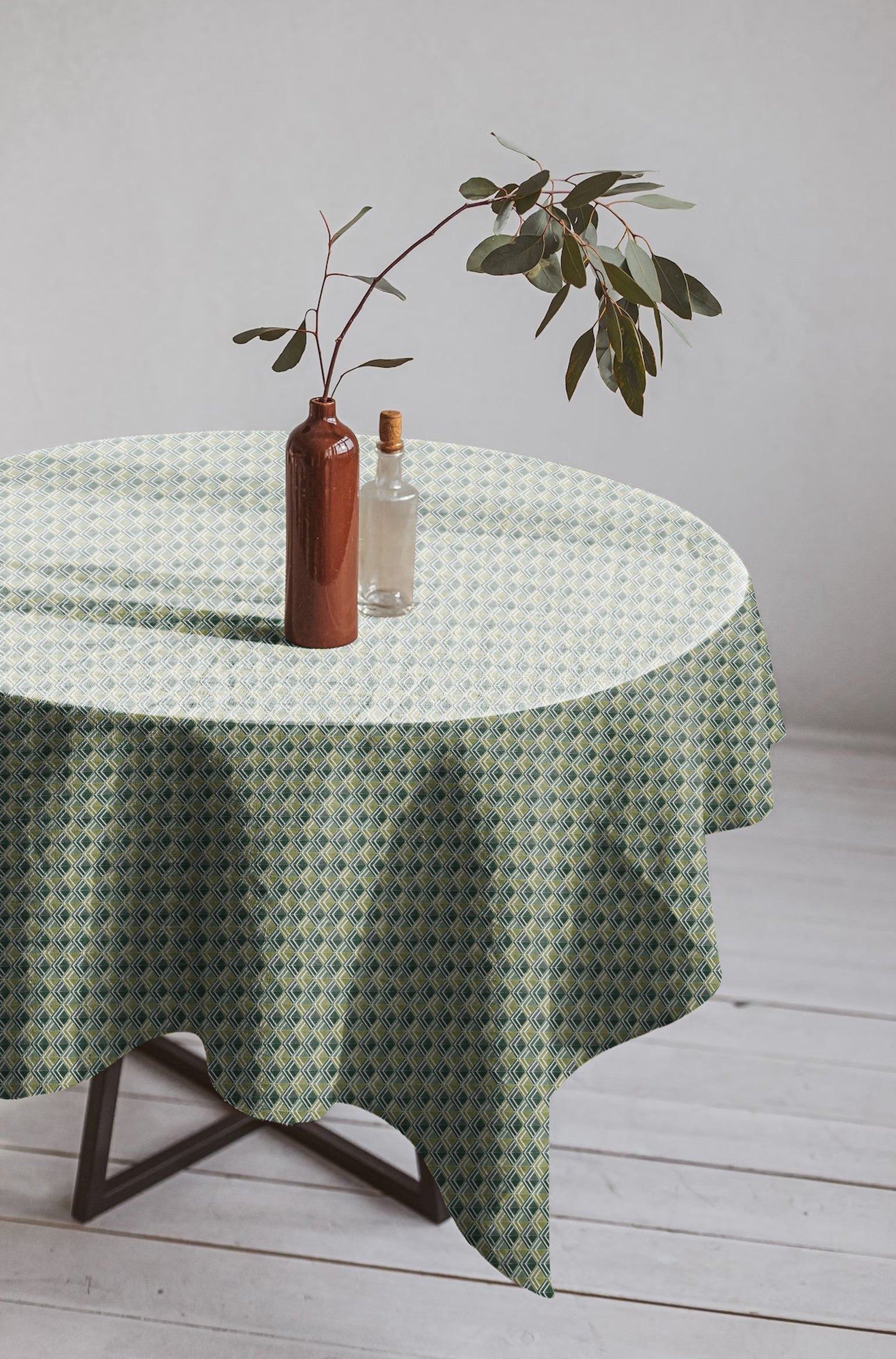 ILLUSION MULTI TRIANGLE 6 SEATER TABLE CLOTH OLIVE/GREEN